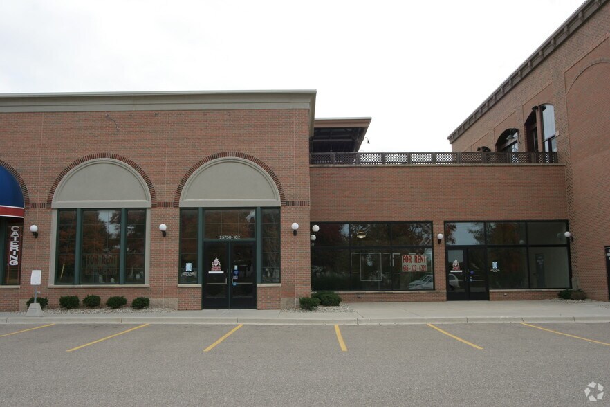 25750-25780 Novi Rd, Novi, MI à louer - Photo de l’immeuble – Image 3 sur 13