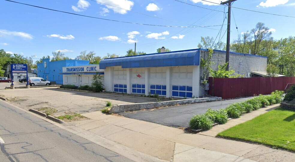 2704 Portage St, Kalamazoo, MI à vendre - Photo principale – Image 1 sur 2