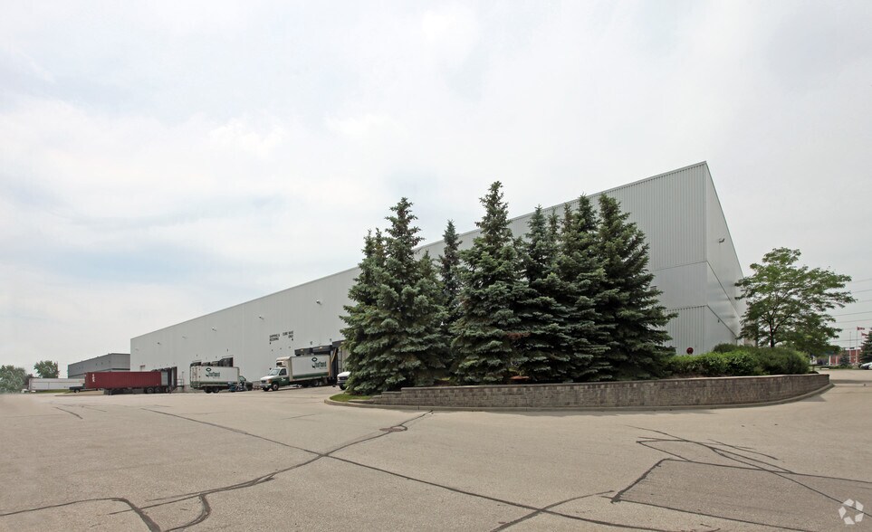 1030 Courtneypark Dr E, Mississauga, ON à louer - Photo de l’immeuble – Image 2 sur 8