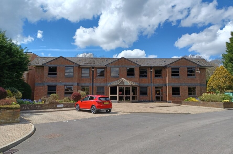 Bonsor Dr, Tadworth à louer - Photo principale – Image 1 sur 2