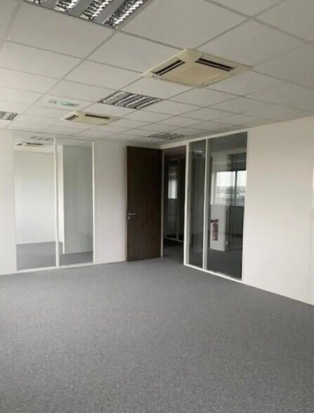 Bureau dans Isneauville à louer - Photo de l’immeuble – Image 3 sur 3