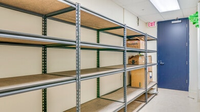 1708 Dolphin Av, Kelowna, BC à louer Photo intérieure– Image 2 sur 26