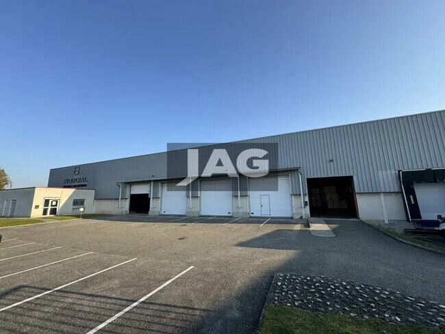 Plus de détails pour Local d’activités à vendre