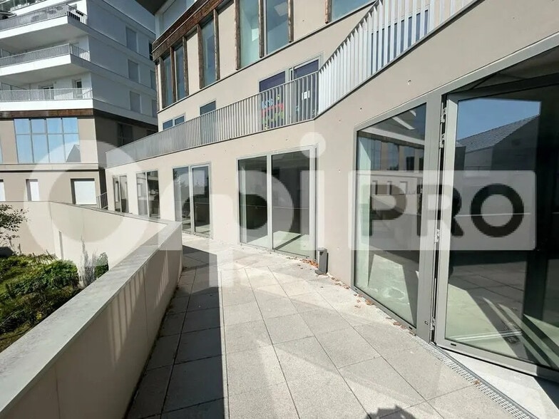 Bureau dans Avon à vendre - Photo de l’immeuble – Image 1 sur 5