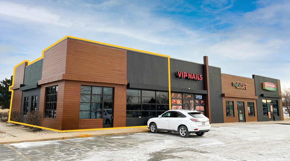 2310-2330 Westowne Ave, Oshkosh, WI à louer - Photo principale – Image 1 sur 3