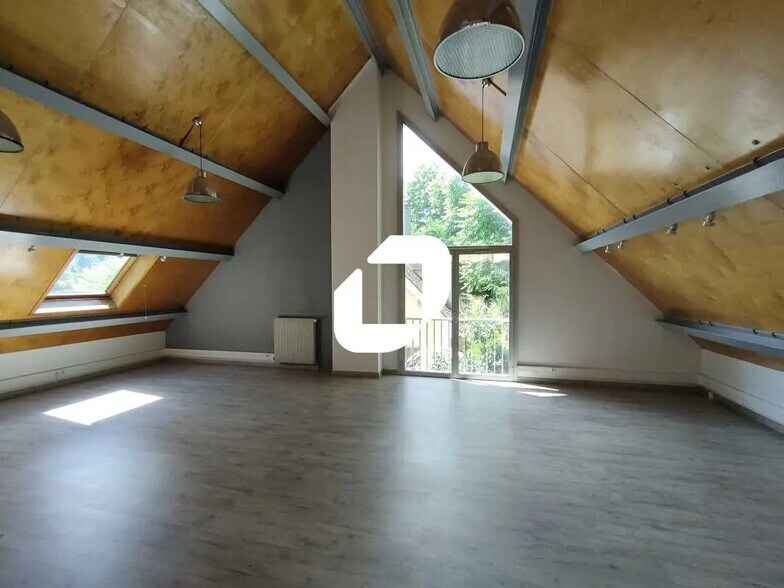 Bureau dans Jouy-en-Josas à louer - Photo de l’immeuble – Image 1 sur 9