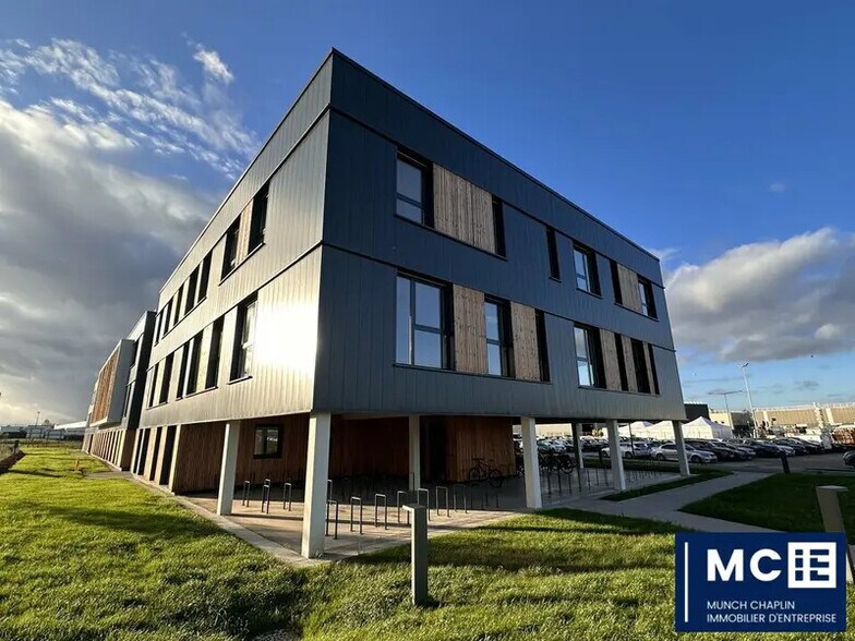 Bureau dans Holtzheim à louer - Photo de l’immeuble – Image 1 sur 9