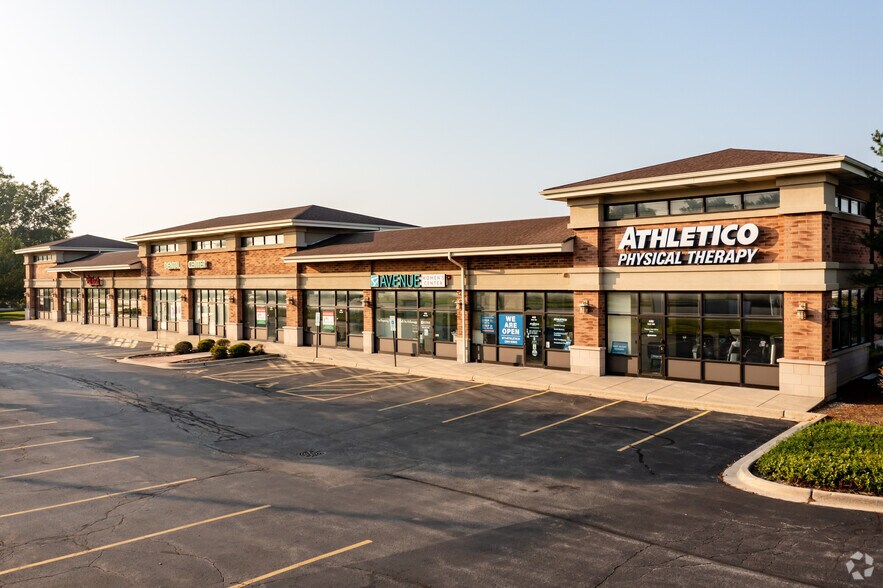 944 E Roosevelt Rd, West Chicago, IL à louer - Photo de l’immeuble – Image 2 sur 5