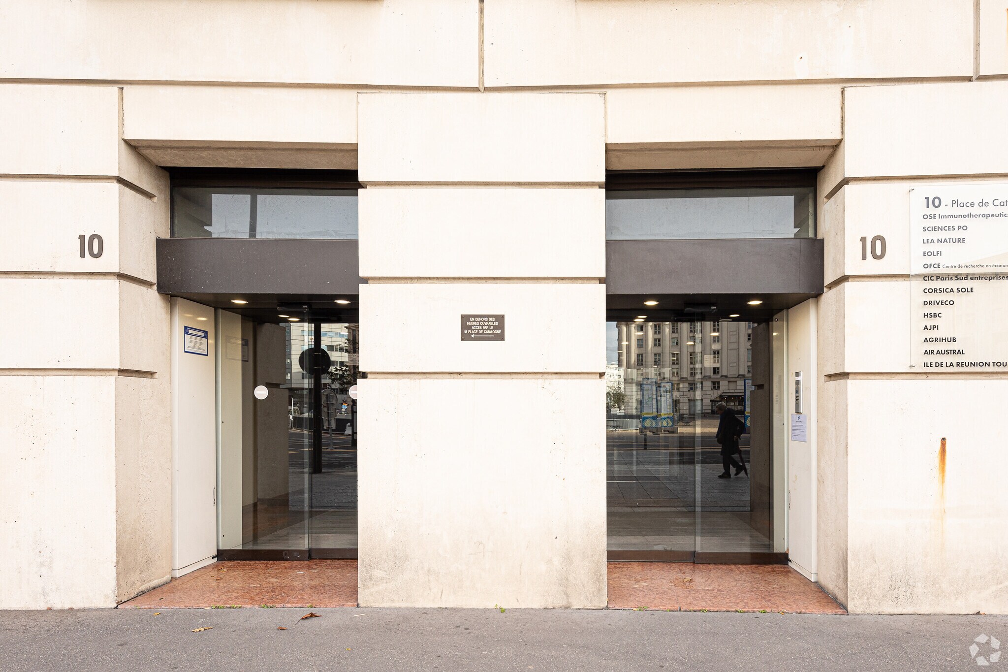 10-18 Place De Catalogne, Paris à louer Photo de l’immeuble– Image 1 sur 14