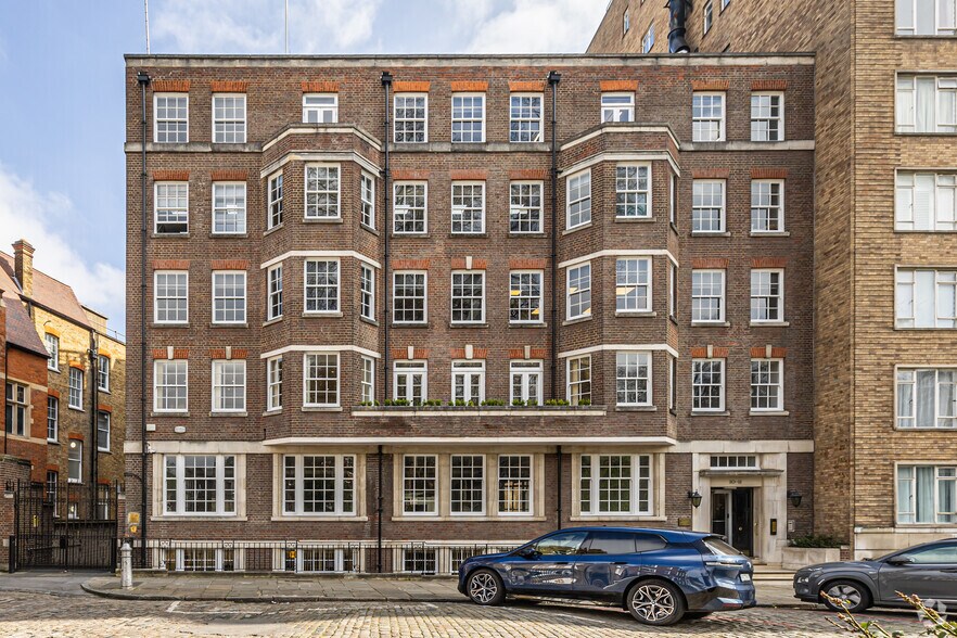 10-11 Charterhouse Sq, Londres à louer - Photo de l’immeuble – Image 3 sur 6