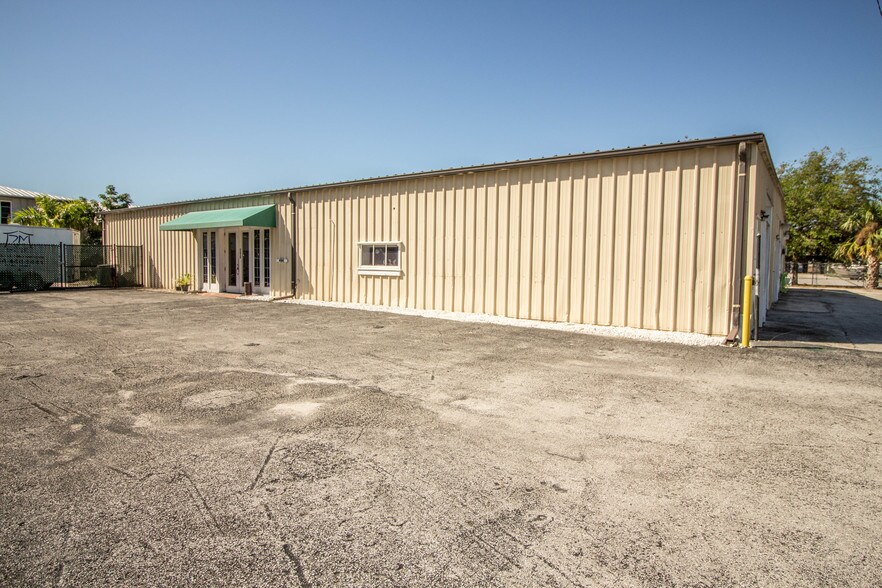 870-874 NE Pop Tilton Pl, Jensen Beach, FL à vendre - Photo de l’immeuble – Image 3 sur 14