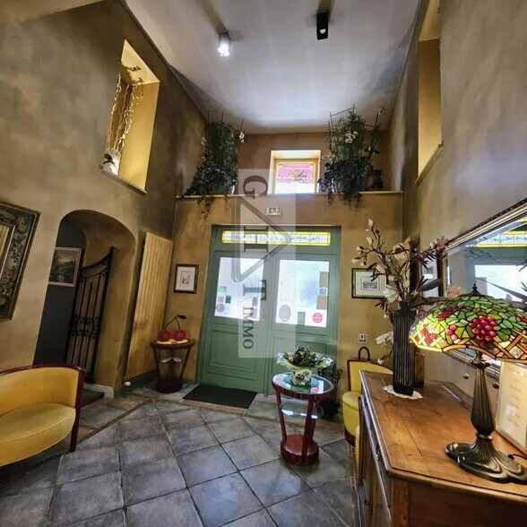 Local commercial dans Ozoir-la-Ferrière à vendre - Photo de l’immeuble – Image 1 sur 7