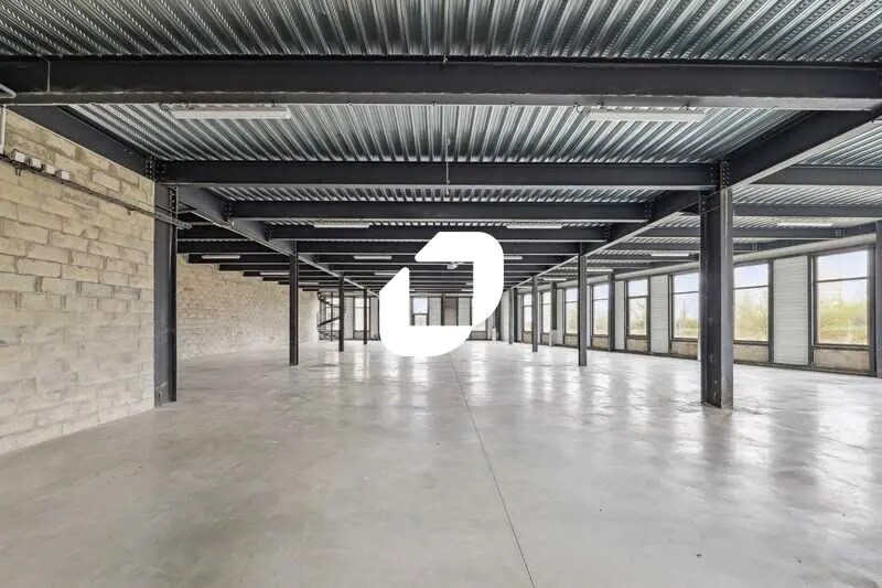 Local d'activités dans Tremblay-en-France à vendre - Photo de l’immeuble – Image 3 sur 23