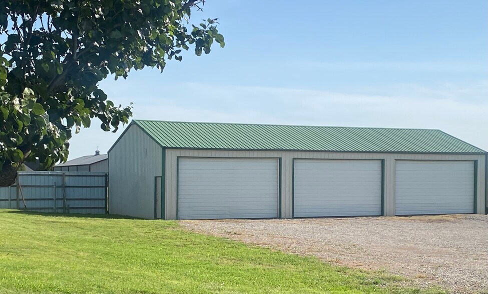4444 Morgan Rd NE, Piedmont, OK à louer - Photo de l’immeuble – Image 1 sur 16