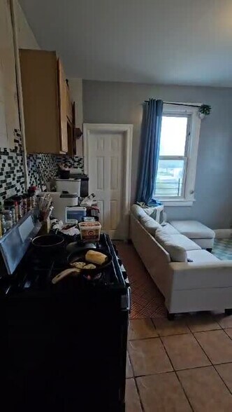 270 Norway Ave, Staten Island, NY à vendre - Vidéo sur l’annonce professionnelle – Image 2 sur 8