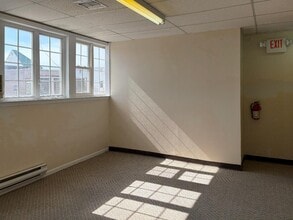 1075 State Route 34, Matawan, NJ à louer Photo intérieure– Image 1 sur 4