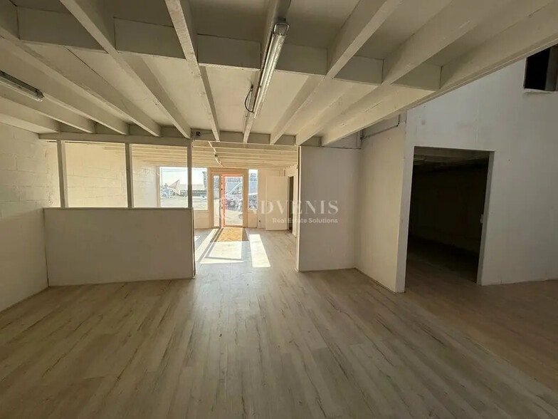 Local d’activités dans Saint-Jean-le-Blanc à louer - Photo de l’immeuble – Image 2 sur 10