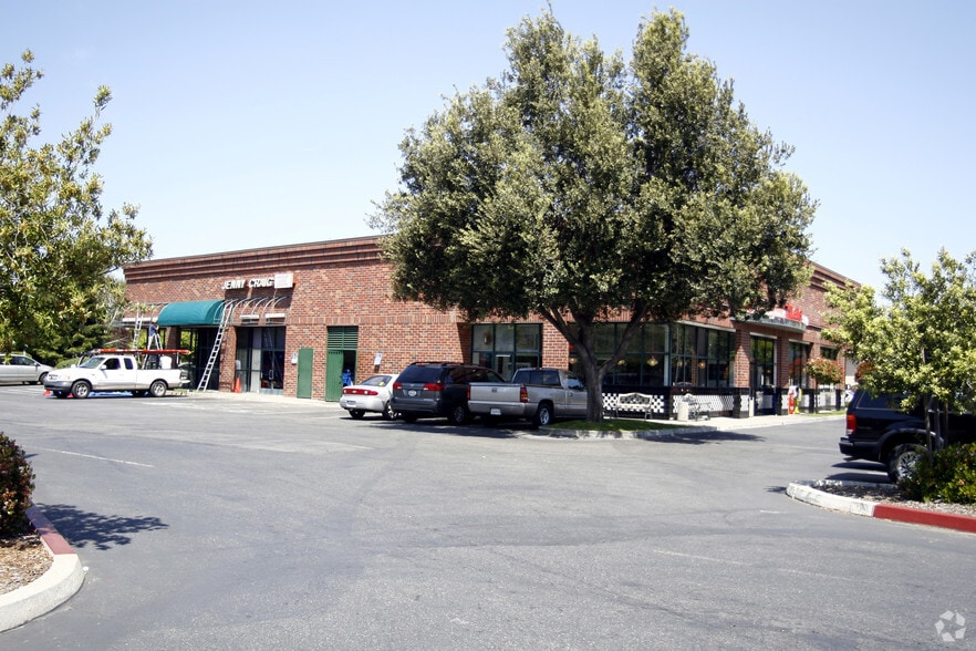 565 Howe Ave, Sacramento, CA à louer - Photo de l’immeuble – Image 2 sur 5