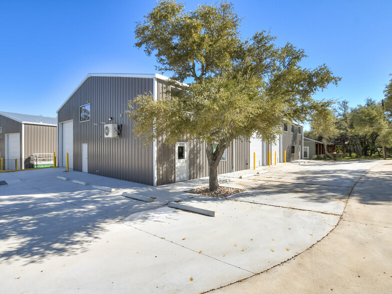 15210 Fitzhugh Rd, Austin, TX à louer - Photo de l’immeuble – Image 1 sur 26