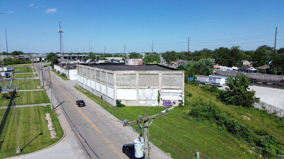 3019 Roosevelt Ave, Indianapolis, IN à vendre - Photo de l’immeuble – Image 2 sur 5