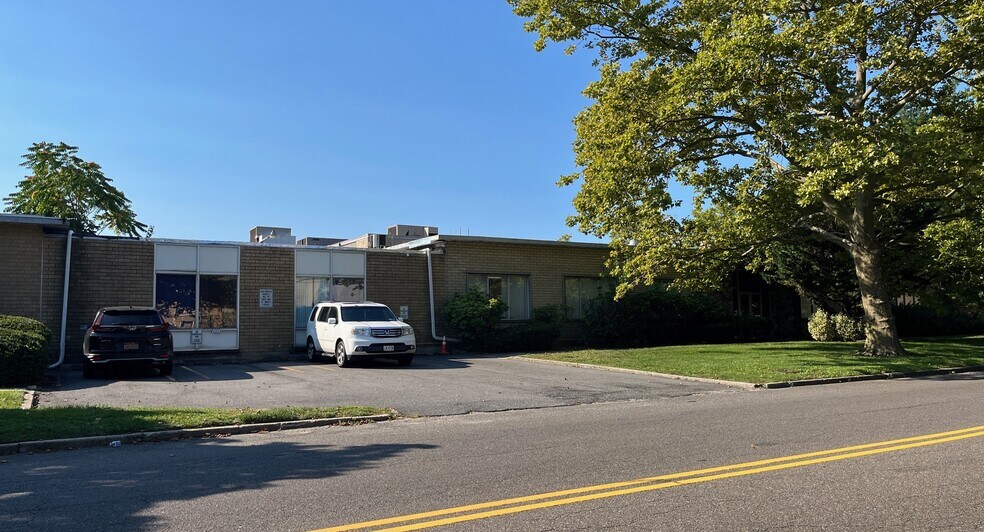 240 Marcus Blvd, Deer Park, NY à louer - Photo de l’immeuble – Image 1 sur 2