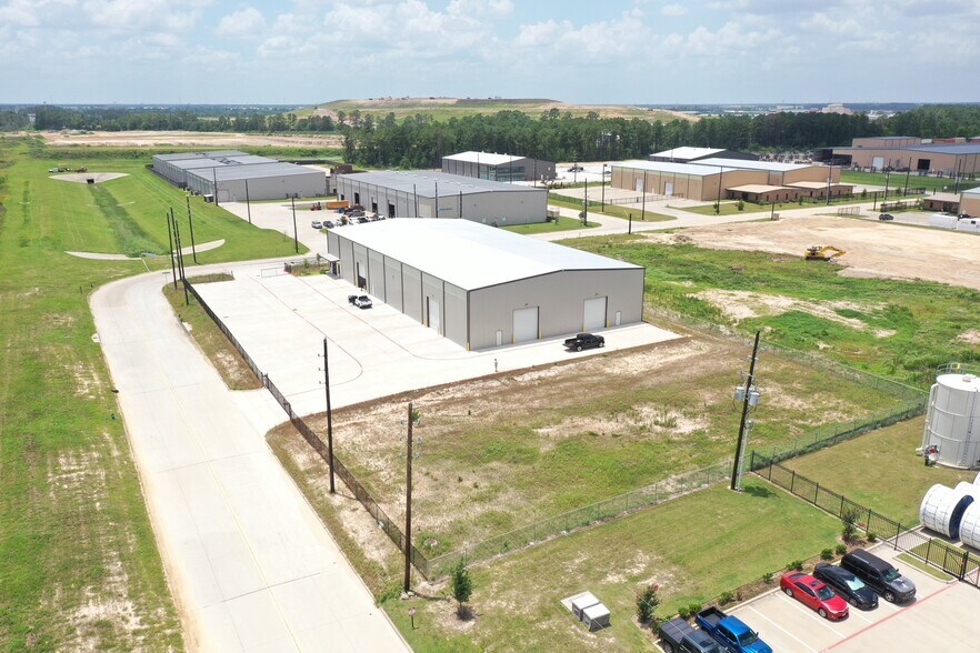 18402 Intercontinental Crossing Dr, Houston, TX à louer - Photo de l’immeuble – Image 2 sur 7