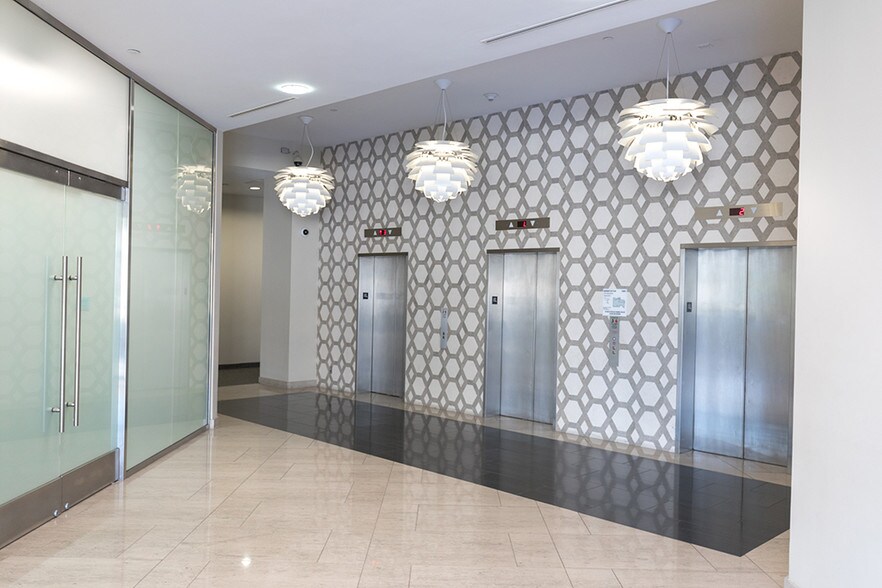 5150 E Pacific Coast Hwy, Long Beach, CA à louer - Hall d’entrée – Image 3 sur 7