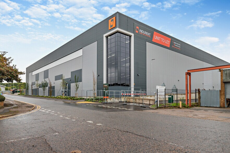 12 Third Av, Milton Keynes à louer - Photo principale – Image 1 sur 14