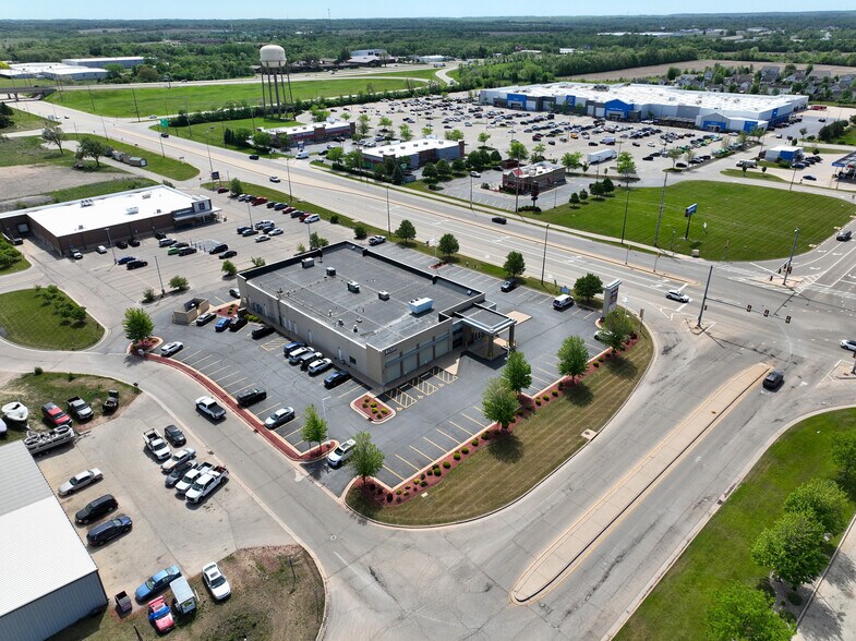 4670 E Rockton Rd, Roscoe, IL à louer - Photo de l’immeuble – Image 3 sur 6