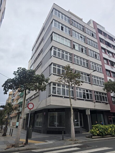 Calle Albareda, 25, Las Palmas de Gran Canaria, Las Palmas à louer - Photo de l’immeuble – Image 2 sur 16