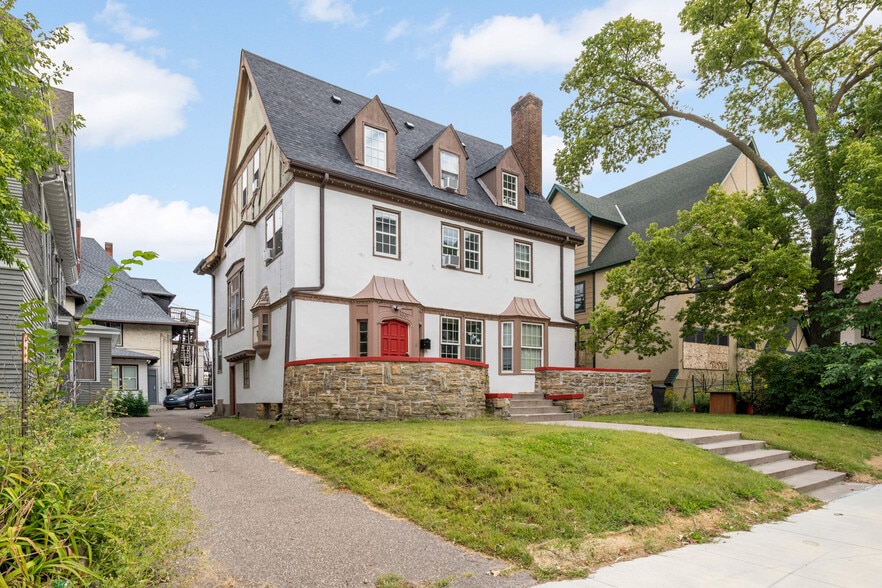 1009 University Ave SE, Minneapolis, MN à vendre - Photo de l’immeuble – Image 3 sur 41