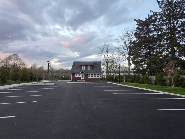 420 Townline Rd, Hauppauge, NY à vendre - Photo de l’immeuble – Image 2 sur 14