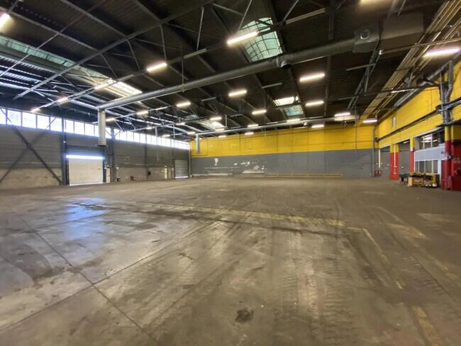 Plus de détails pour Bureau, Industriel/Logistique à louer