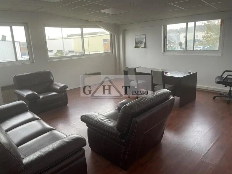 Industriel/Logistique dans Méry-sur-Oise à louer - Photo intérieure – Image 2 sur 10