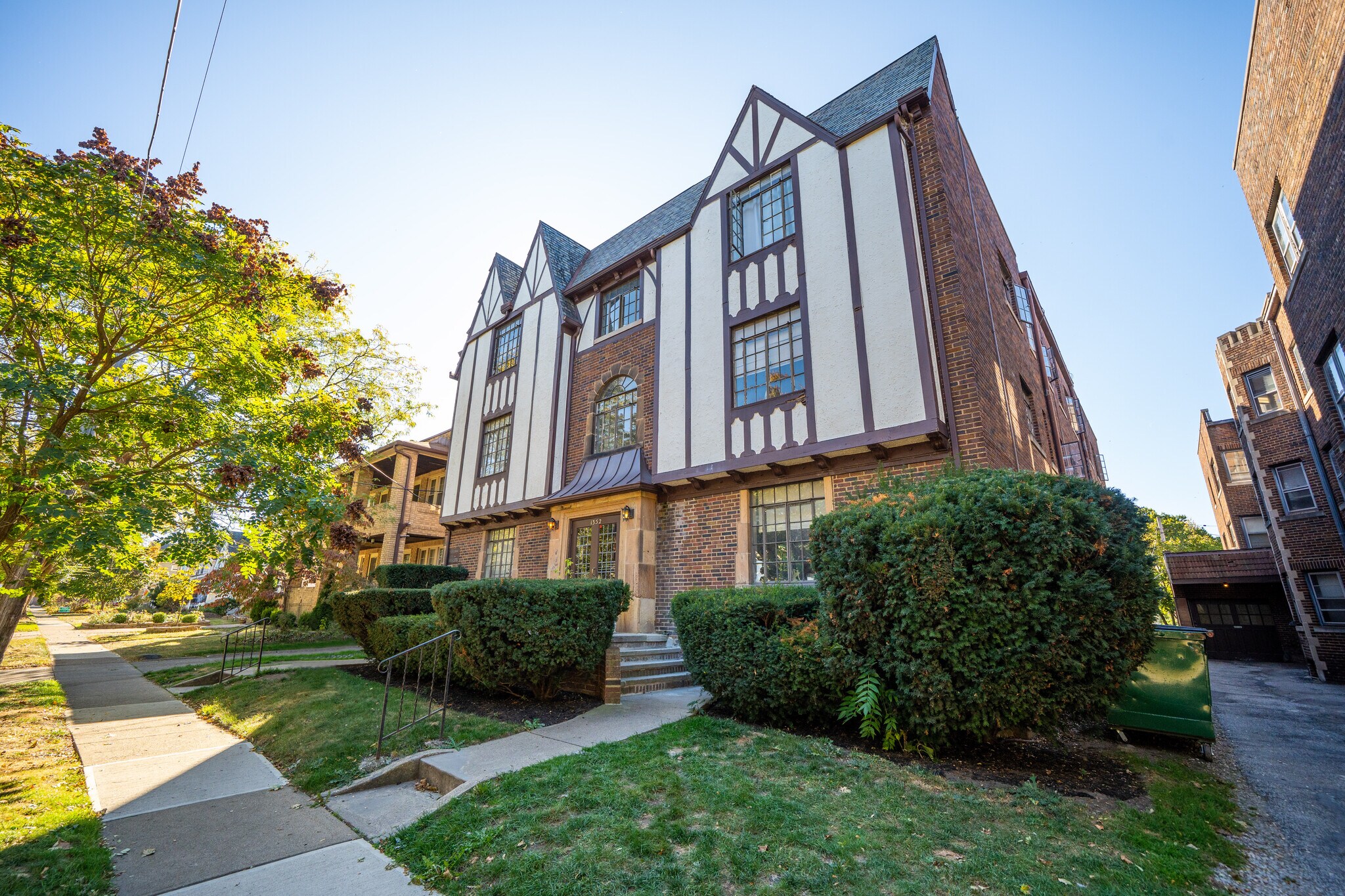 1352 Kenilworth Ave, Lakewood, OH à vendre Photo de l’immeuble– Image 1 sur 9