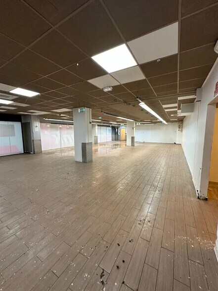 Local commercial dans Paris à louer - Photo de l’immeuble – Image 3 sur 10