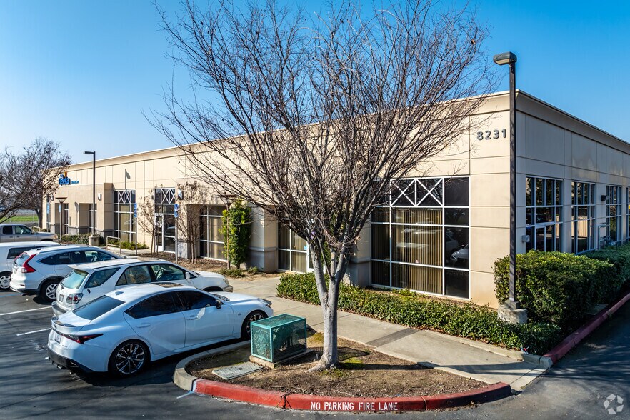 8231 E Stockton Blvd, Sacramento, CA à vendre - Photo de l’immeuble – Image 2 sur 6