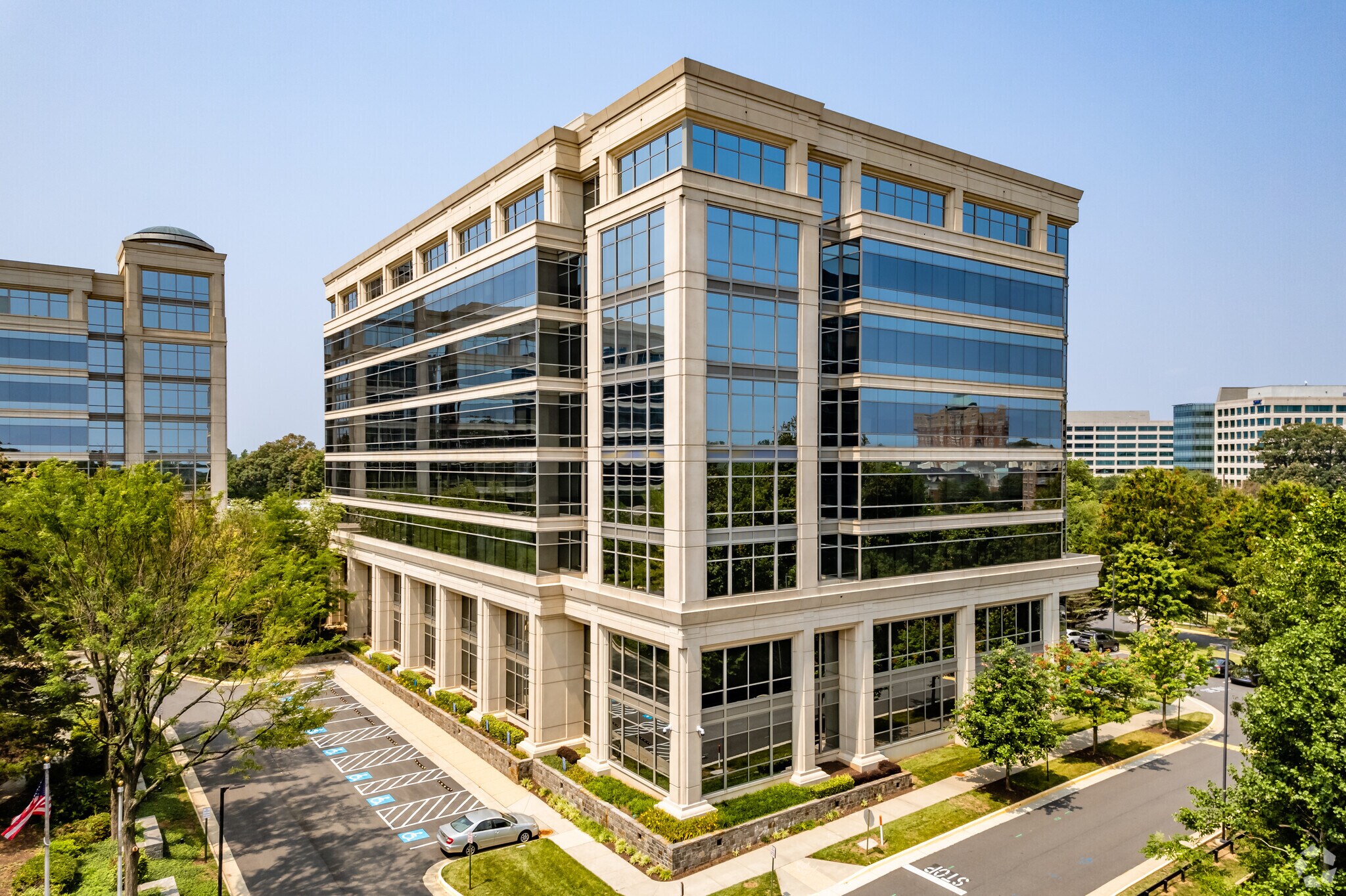1900 Oracle Way, Reston, VA à louer Photo principale– Image 1 sur 12