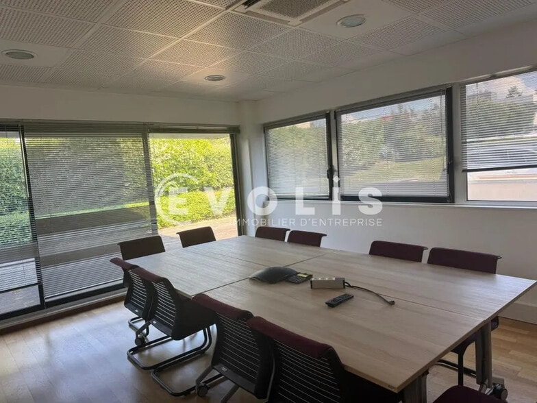 Bureau dans Boves à louer - Photo de l’immeuble – Image 3 sur 6