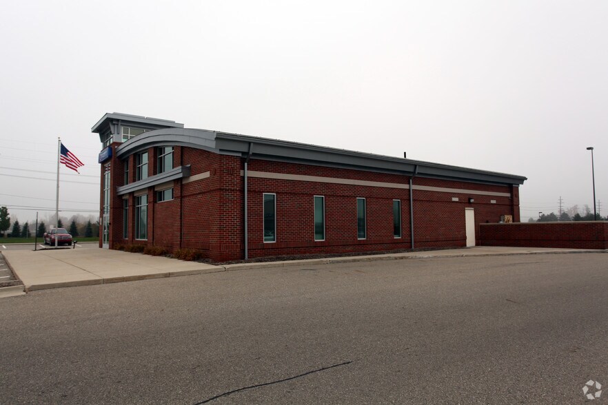 21455 21 Mile Rd, Macomb Township, MI à vendre - Photo de l’immeuble – Image 2 sur 2