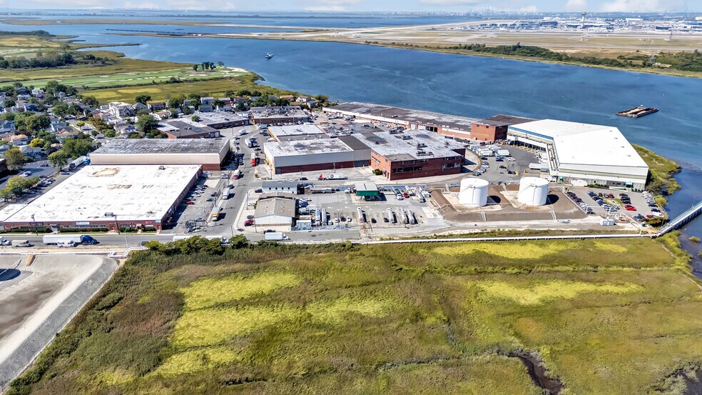 40 Inip Dr, Inwood, NY à louer - Photo de l’immeuble – Image 2 sur 10