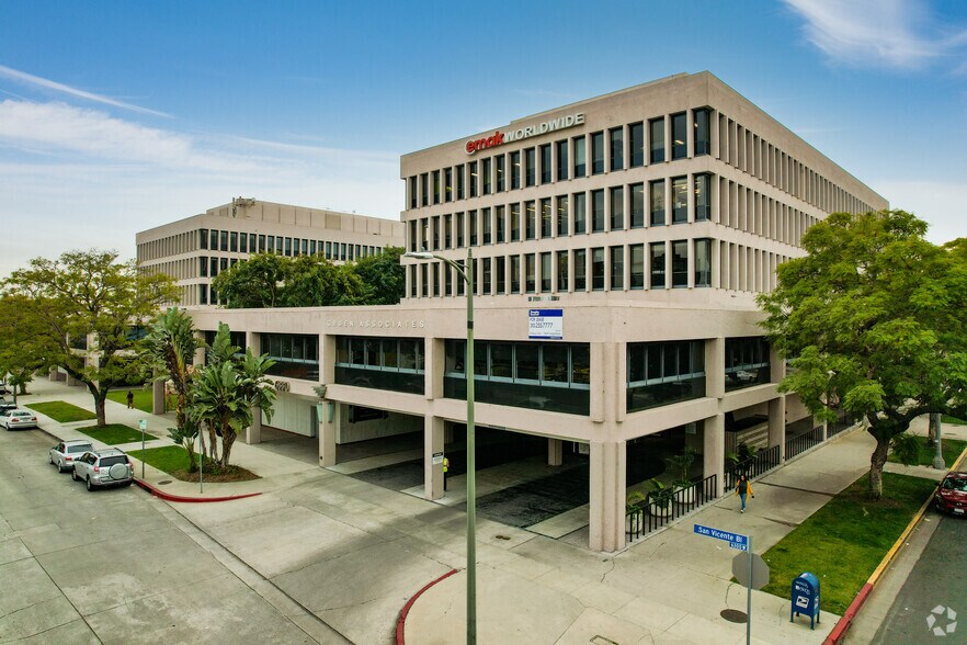 6310 San Vicente Blvd, Los Angeles, CA à louer - Photo principale – Image 1 sur 16