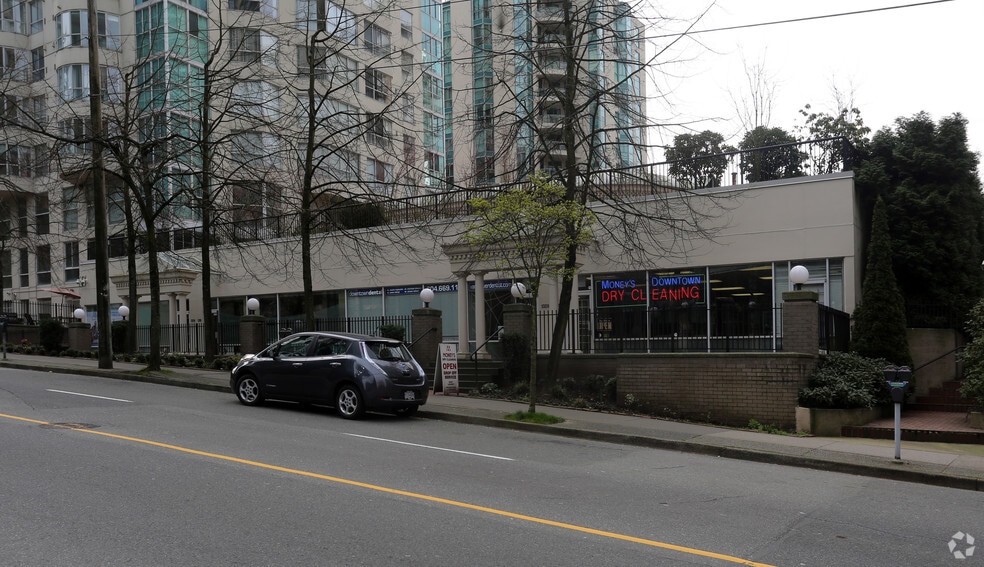 1308-1338 Alberni St, Vancouver, BC à louer - Photo principale – Image 1 sur 2