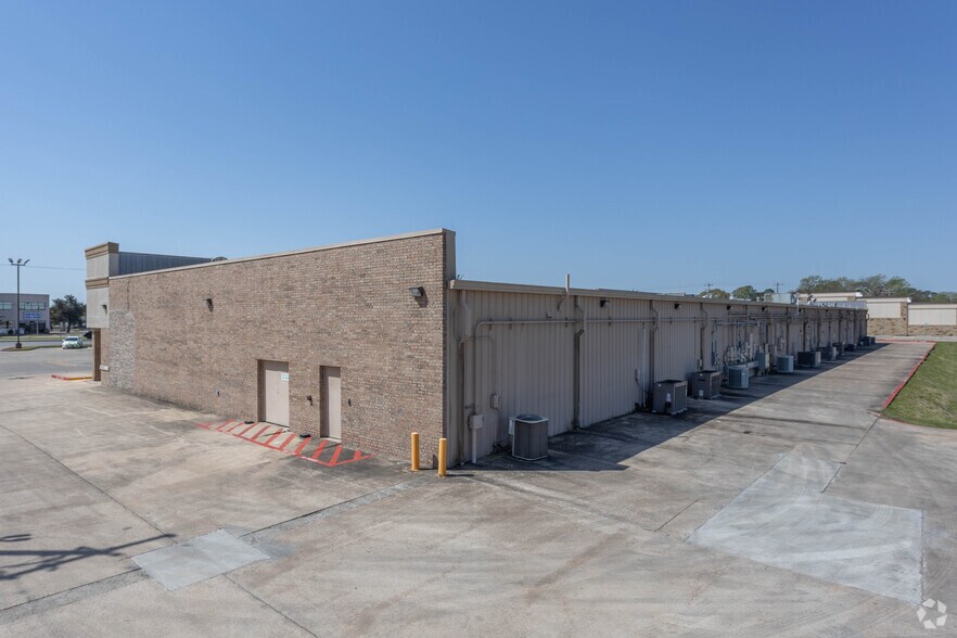 1591 E Hwy 6, Alvin, TX à vendre - Photo de l’immeuble – Image 3 sur 19