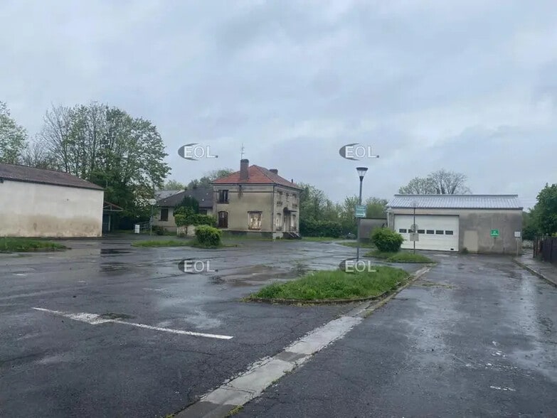 Local d’activités dans Villeparisis à louer - Photo de l’immeuble – Image 1 sur 8