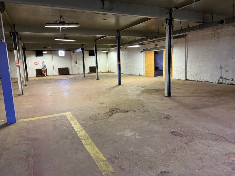 221-223 E 9th Ave, Homestead, PA à louer - Photo intérieure – Image 3 sur 13