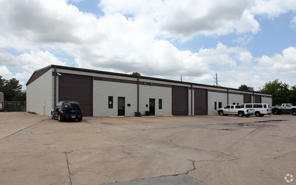 11303-11311 Jones Rd W, Houston, TX à louer - Photo de l’immeuble – Image 3 sur 7
