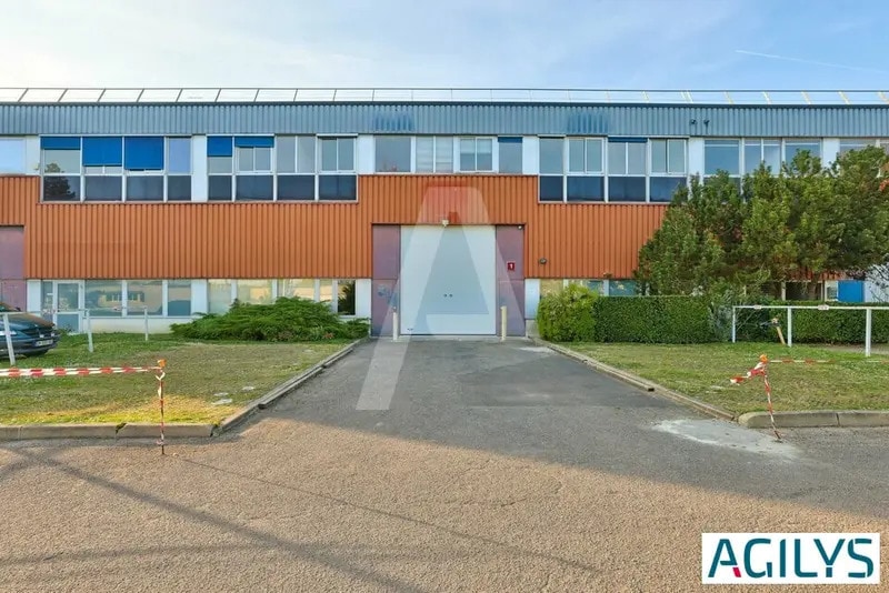 4 Rue Albert Einstein, Trappes à louer - Photo de l’immeuble – Image 2 sur 3