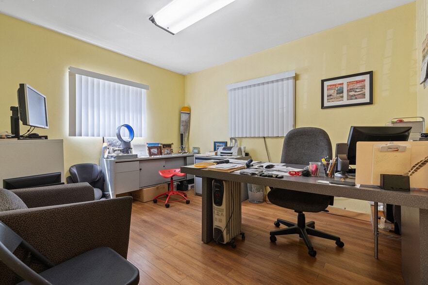 1415 N La Brea Ave, Los Angeles, CA à louer - Photo de l’immeuble – Image 2 sur 15