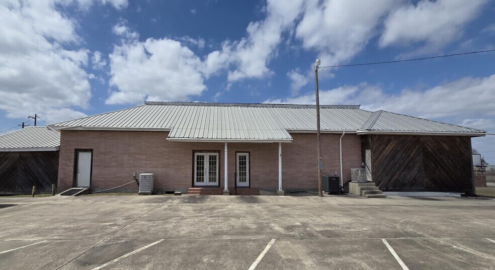 1111 E D Ave, Kingsville, TX à vendre - Photo de l’immeuble – Image 3 sur 12